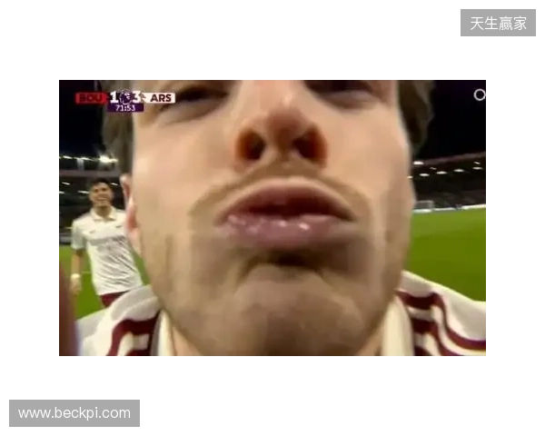 小雷：摄像机都是口水，得管你收费了！赖斯：只是轻吻了一下😂